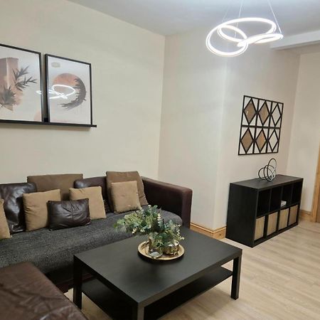 Rooms In Manchester 6 Minutes Drive To Victoria Station Eksteriør billede