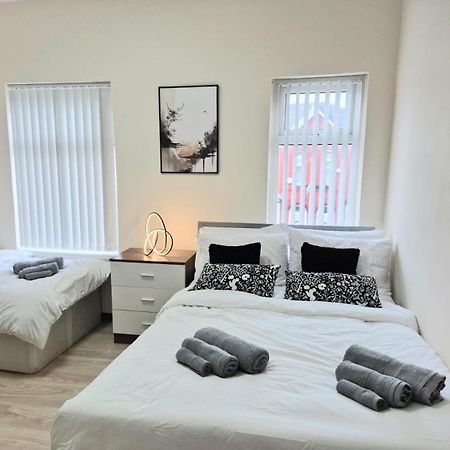 Rooms In Manchester 6 Minutes Drive To Victoria Station Eksteriør billede