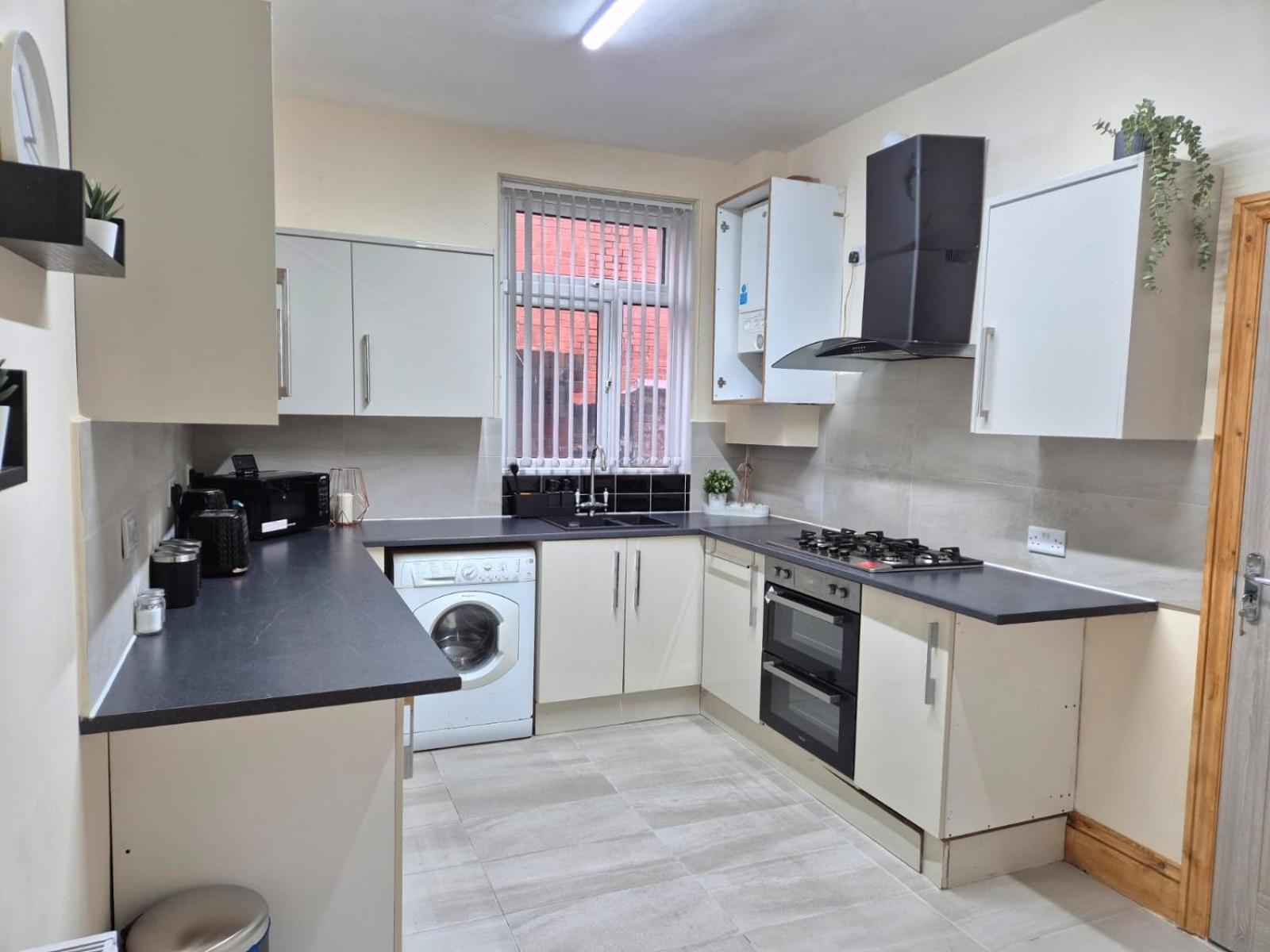 Rooms In Manchester 6 Minutes Drive To Victoria Station Eksteriør billede