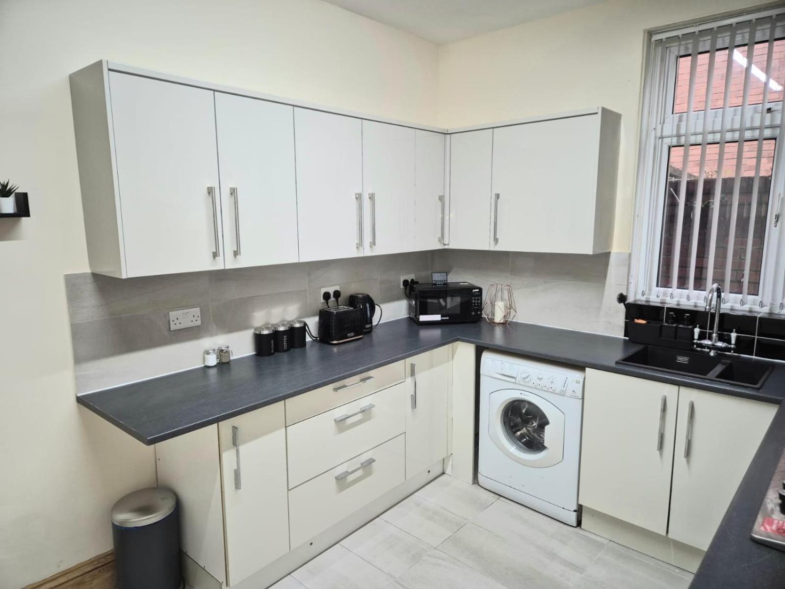 Rooms In Manchester 6 Minutes Drive To Victoria Station Eksteriør billede