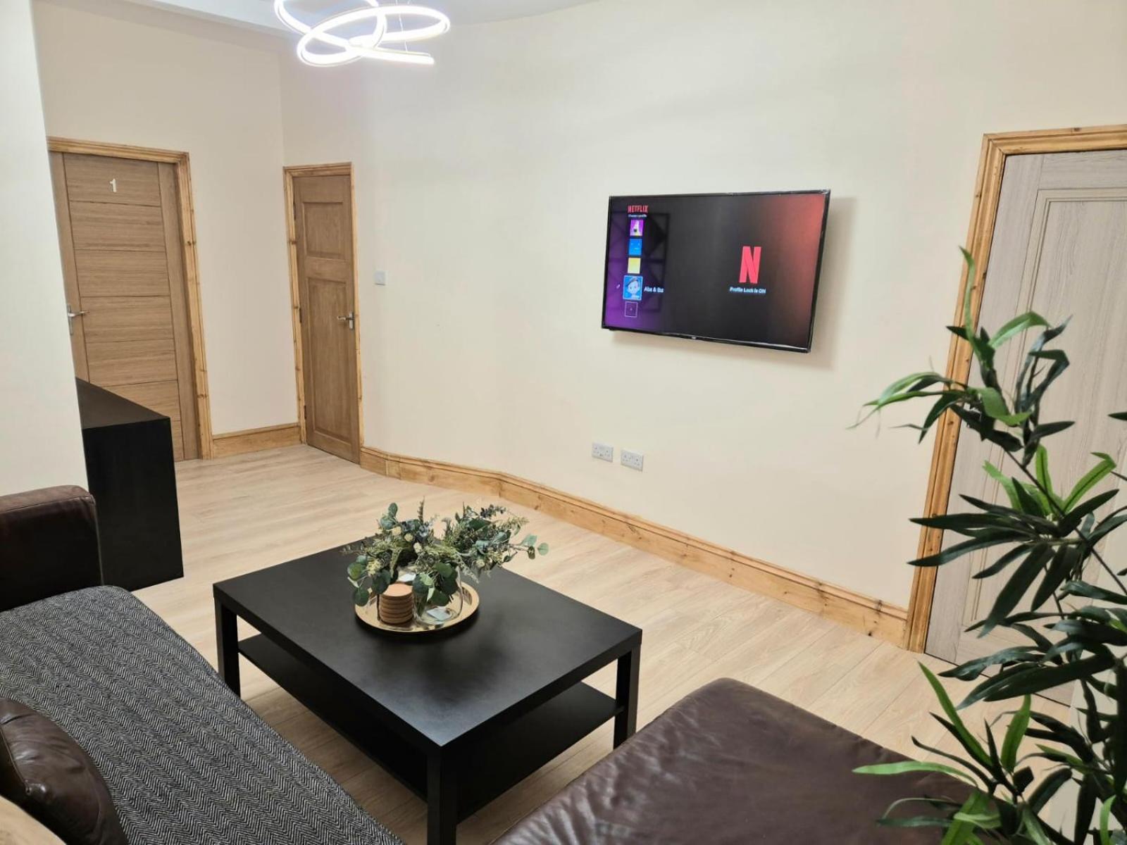 Rooms In Manchester 6 Minutes Drive To Victoria Station Eksteriør billede