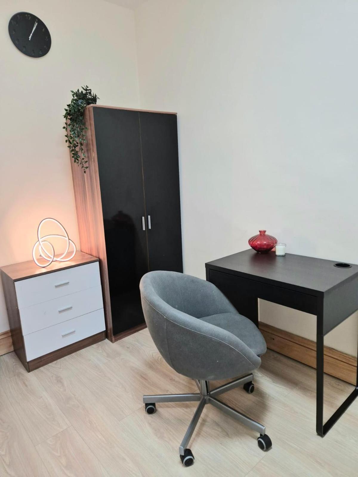 Rooms In Manchester 6 Minutes Drive To Victoria Station Eksteriør billede