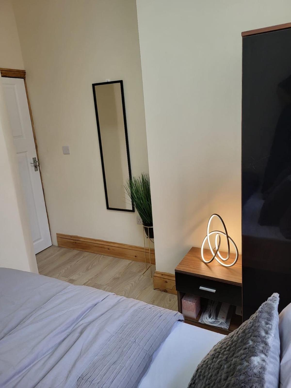 Rooms In Manchester 6 Minutes Drive To Victoria Station Eksteriør billede