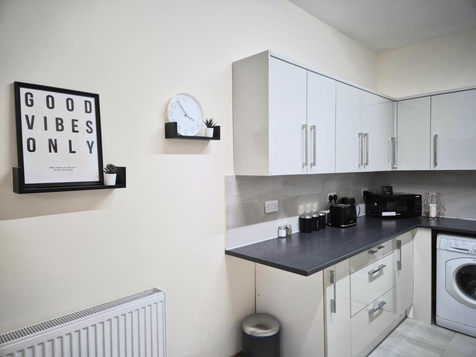 Rooms In Manchester 6 Minutes Drive To Victoria Station Eksteriør billede
